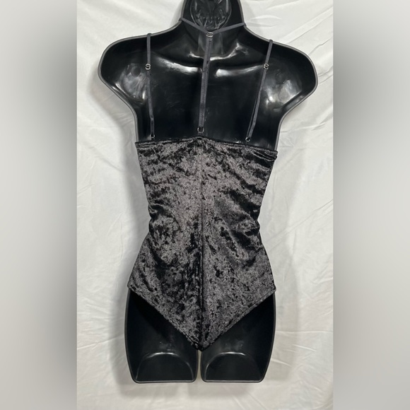 Honey punch black velvet bodysuit - Picture 5 of 8